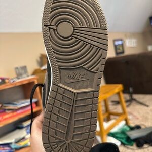 Jordan 1 OG Retro. Size 5Y. Excellent new condition with box